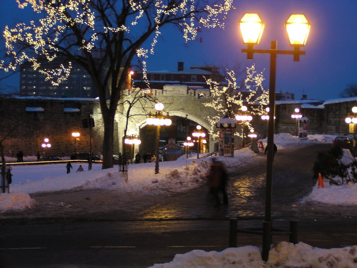 Place d’Youville and Porte Saint-Jean