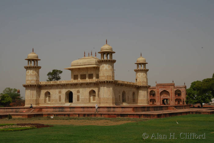 Itimad-ud-Daulah’s tomb