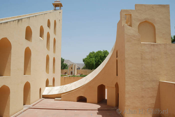 Laghu Samrat Yantra, small sundial at Jantar Mantar, Jaipur