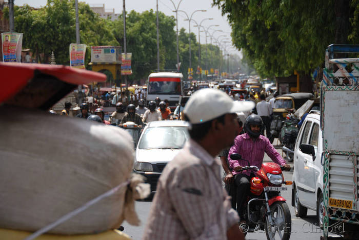 Traffic approaching Badi Chaupar, Jaipur