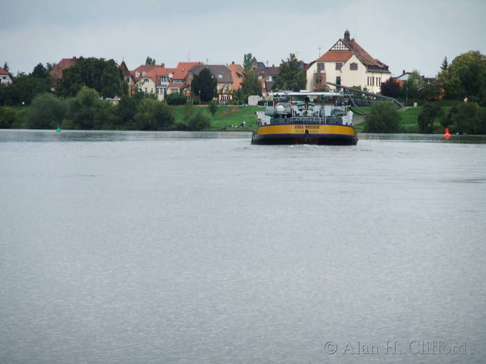 Ladenberg-Neckarhausen ferry