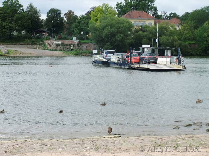 Ladenberg-Neckarhausen ferry