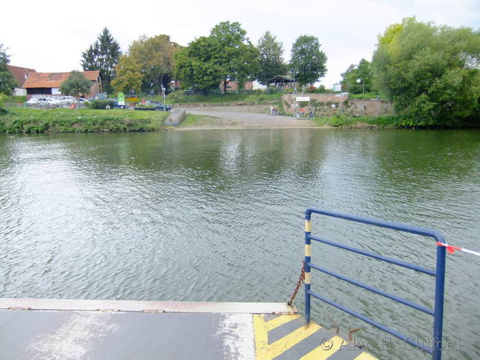 Ladenberg-Neckarhausen ferry