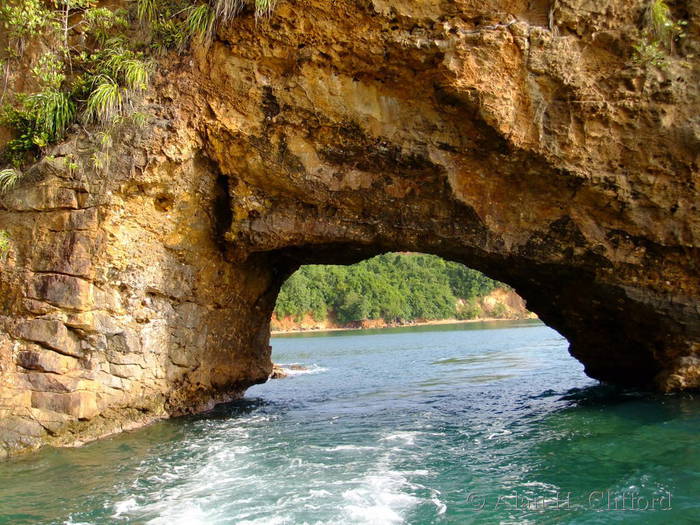 Under the arch near Ciceron Point