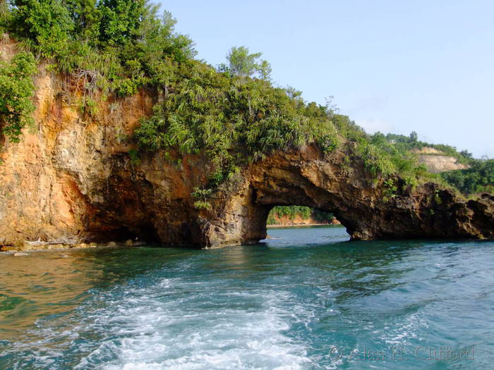 Under the arch near Ciceron Point