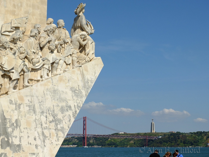 Monument to the Discoveries and the 25th of April Bridge